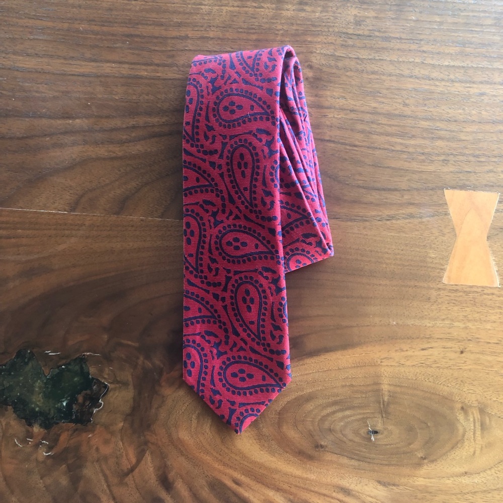 Brooks Brothers red tie with dark blue paisley